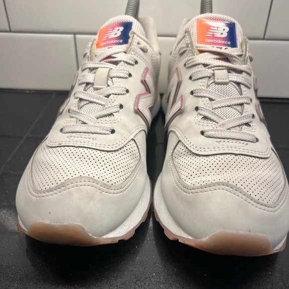 New Balance 574 Classic Shoes Sneakers WL574SOL Size 7.5 B - Picture 3 of 9